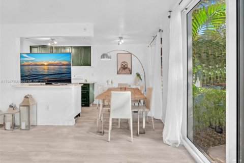 Condominio en alquiler en Miami Beach, Florida, 1 dormitorio, 76.18 m2 № 2003913 - foto 5