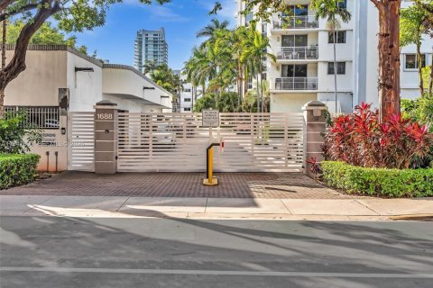 Condominio en alquiler en Miami Beach, Florida, 1 dormitorio, 76.18 m2 № 2003913 - foto 27