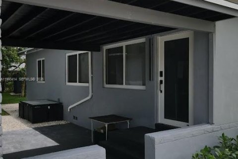 Casa en venta en Miami, Florida, 3 dormitorios, 94.2 m2 № 2057193 - foto 29