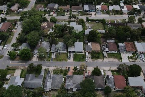 Casa en venta en Miami, Florida, 3 dormitorios, 94.2 m2 № 2057193 - foto 17