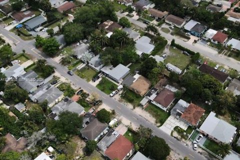 Casa en venta en Miami, Florida, 3 dormitorios, 94.2 m2 № 2057193 - foto 24