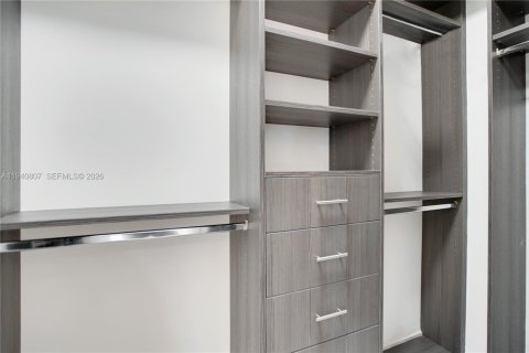 Condo in Bal Harbour, Florida, 2 bedrooms  № 1998008 - photo 16