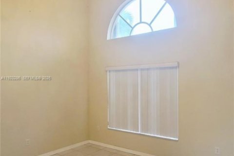 Villa ou maison à louer à Miami, Floride: 4 chambres, 194.54 m2 № 1976933 - photo 5