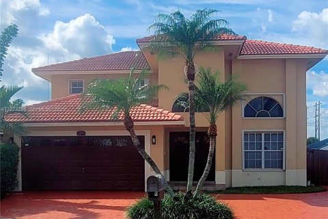 Villa ou maison à louer à Miami, Floride: 4 chambres, 194.54 m2 № 1976933 - photo 1