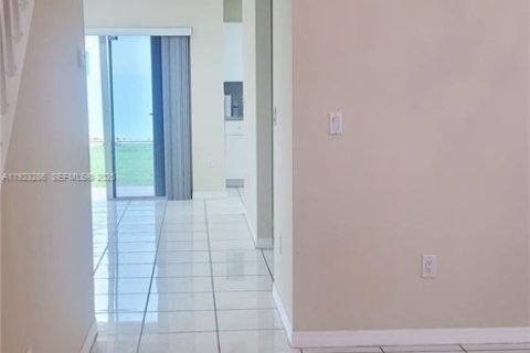 Villa ou maison à louer à Miami, Floride: 4 chambres, 194.54 m2 № 1976933 - photo 7