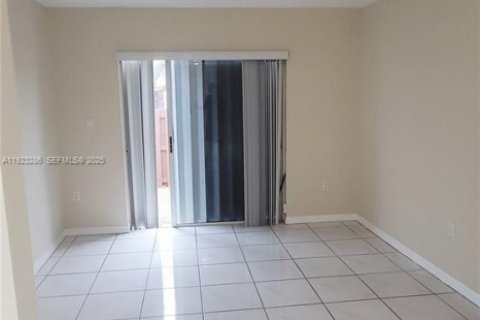 Villa ou maison à louer à Miami, Floride: 4 chambres, 194.54 m2 № 1976933 - photo 6