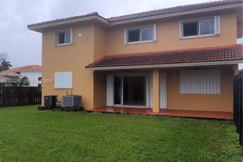 Villa ou maison à louer à Miami, Floride: 4 chambres, 194.54 m2 № 1976933 - photo 15