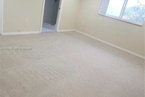 Villa ou maison à louer à Miami, Floride: 4 chambres, 194.54 m2 № 1976933 - photo 10