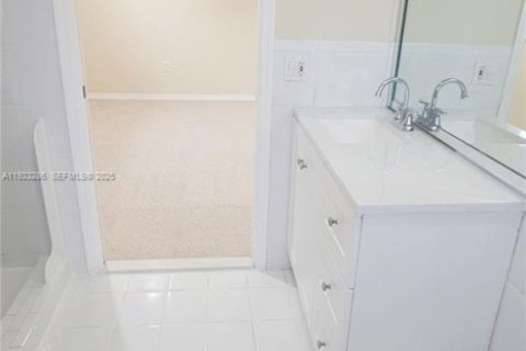 Villa ou maison à louer à Miami, Floride: 4 chambres, 194.54 m2 № 1976933 - photo 12