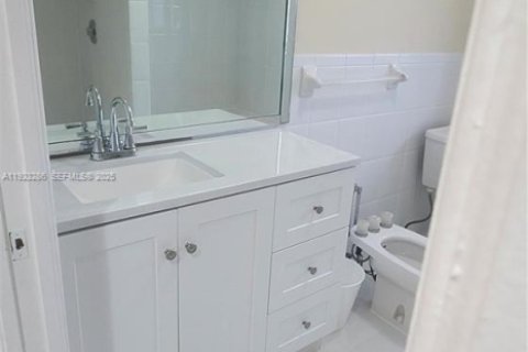 Villa ou maison à louer à Miami, Floride: 4 chambres, 194.54 m2 № 1976933 - photo 11