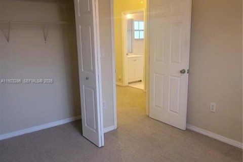 Villa ou maison à louer à Miami, Floride: 4 chambres, 194.54 m2 № 1976933 - photo 13