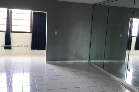 Купить кондоминиум в Майами-Бич, Флорида № 1957513 - фото 16