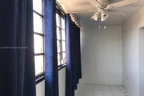 Купить кондоминиум в Майами-Бич, Флорида № 1957513 - фото 3