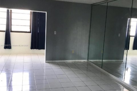 Купить кондоминиум в Майами-Бич, Флорида № 1957513 - фото 12