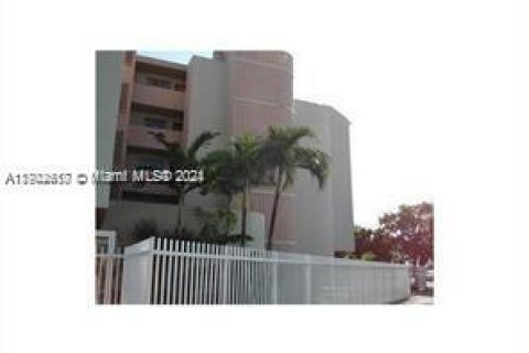 Купить кондоминиум в Майами-Бич, Флорида № 1957513 - фото 2