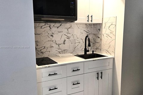 Commercial property in Hollywood, Florida 55.74 sq.m. № 2030697 - photo 4