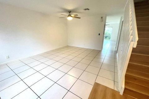 Touwnhouse à louer à West Palm Beach, Floride: 3 chambres, 123.47 m2 № 2401874 - photo 2