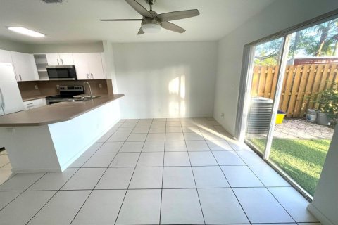 Touwnhouse à louer à West Palm Beach, Floride: 3 chambres, 123.47 m2 № 2401874 - photo 9