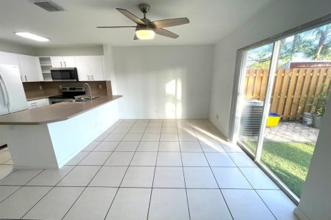 Touwnhouse à louer à West Palm Beach, Floride: 3 chambres, 123.47 m2 № 2401874 - photo 8
