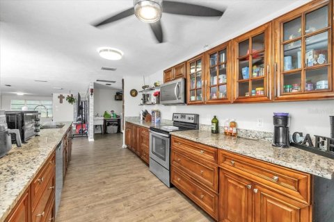 Immobilier commercial à vendre à Punta Gorda, Floride: 6 chambres, 338.26 m2 № 2316618 - photo 15