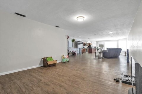 Immobilier commercial à vendre à Punta Gorda, Floride: 6 chambres, 338.26 m2 № 2316618 - photo 21