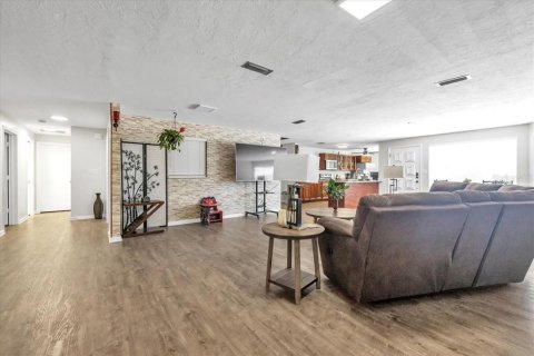 Immobilier commercial à vendre à Punta Gorda, Floride: 6 chambres, 338.26 m2 № 2316618 - photo 6