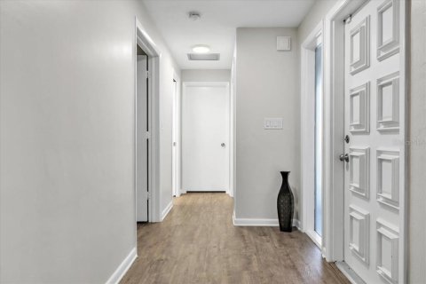Immobilier commercial à vendre à Punta Gorda, Floride: 6 chambres, 338.26 m2 № 2316618 - photo 10