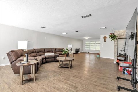 Immobilier commercial à vendre à Punta Gorda, Floride: 6 chambres, 338.26 m2 № 2316618 - photo 8
