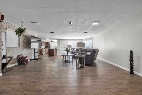Immobilier commercial à vendre à Punta Gorda, Floride: 6 chambres, 338.26 m2 № 2316618 - photo 9