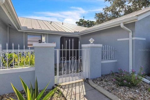 Immobilier commercial à vendre à Punta Gorda, Floride: 6 chambres, 338.26 m2 № 2316618 - photo 3