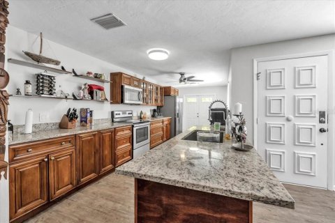 Immobilier commercial à vendre à Punta Gorda, Floride: 6 chambres, 338.26 m2 № 2316618 - photo 12