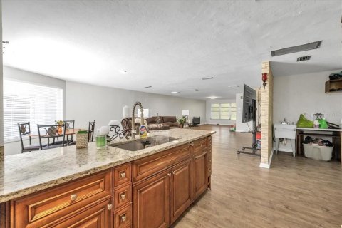 Immobilier commercial à vendre à Punta Gorda, Floride: 6 chambres, 338.26 m2 № 2316618 - photo 16