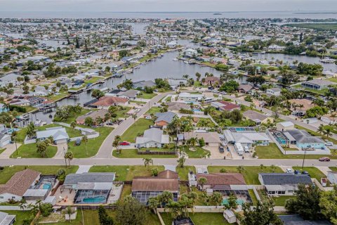 House in Apollo Beach, Florida 3 bedrooms, 133.13 sq.m. № 1919862 - photo 26