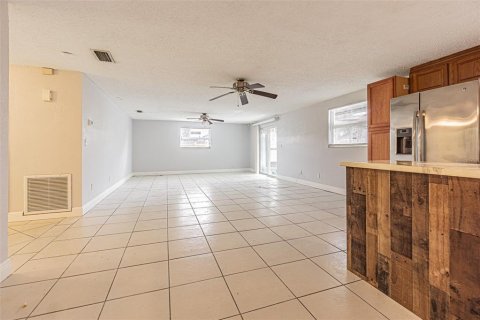 House in Apollo Beach, Florida 3 bedrooms, 133.13 sq.m. № 1919862 - photo 23
