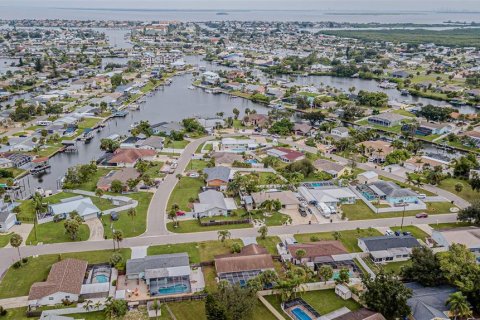 House in Apollo Beach, Florida 3 bedrooms, 133.13 sq.m. № 1919862 - photo 25