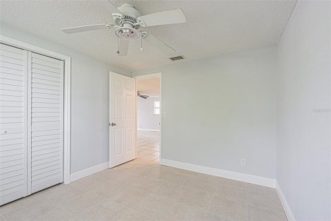 House in Apollo Beach, Florida 3 bedrooms, 133.13 sq.m. № 1919862 - photo 19