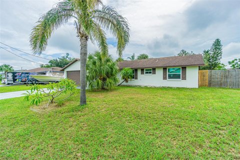 House in Apollo Beach, Florida 3 bedrooms, 133.13 sq.m. № 1919862 - photo 2