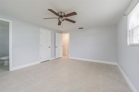 House in Apollo Beach, Florida 3 bedrooms, 133.13 sq.m. № 1919862 - photo 13