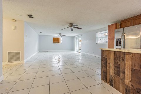 House in Apollo Beach, Florida 3 bedrooms, 133.13 sq.m. № 1919862 - photo 22