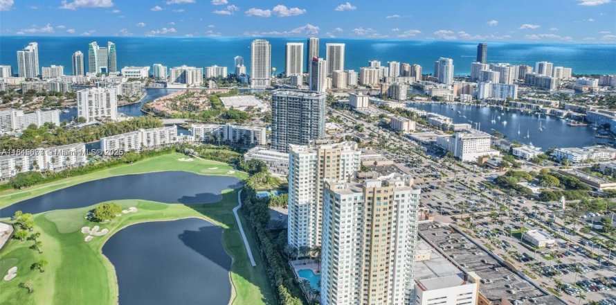 Condo à Hallandale Beach, Floride, 1 chambre  № 1940664