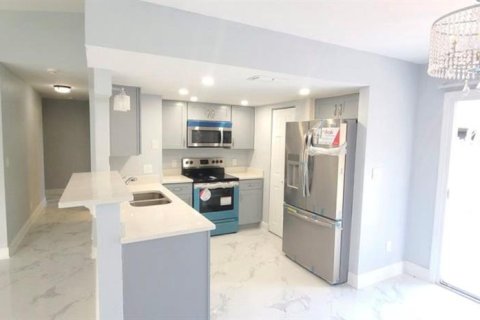 Casa en alquiler en Saint Petersburg, Florida, 4 dormitorios, 129.23 m2 № 1828090 - foto 3