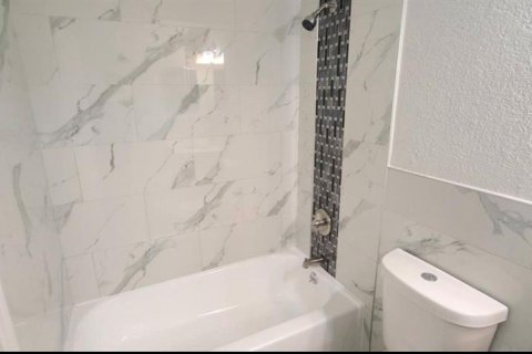 Casa en alquiler en Saint Petersburg, Florida, 4 dormitorios, 129.23 m2 № 1828090 - foto 7