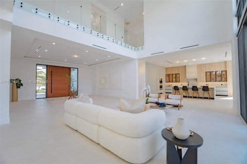 House in Pinecrest, Florida 6 bedrooms, 635.54 sq.m. № 1984615 - photo 13