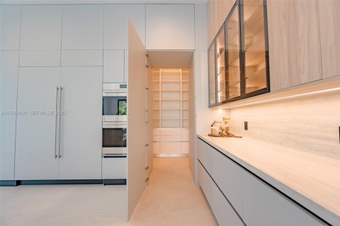 House in Pinecrest, Florida 6 bedrooms, 635.54 sq.m. № 1984615 - photo 28