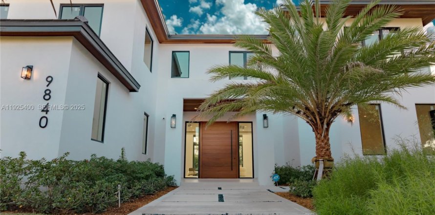 House in Pinecrest, Florida 6 bedrooms, 635.54 sq.m. № 1984615