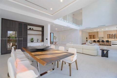 House in Pinecrest, Florida 6 bedrooms, 635.54 sq.m. № 1984615 - photo 20