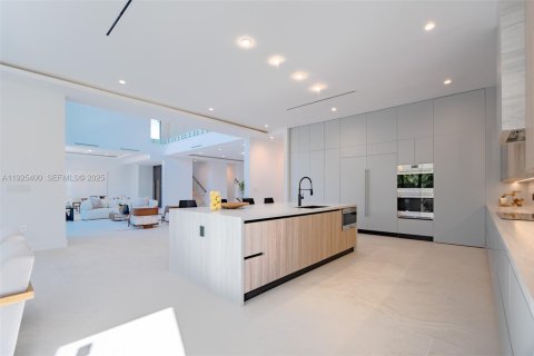 House in Pinecrest, Florida 6 bedrooms, 635.54 sq.m. № 1984615 - photo 26