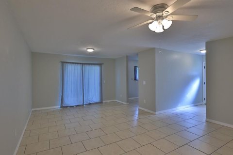 Casa en venta en Edgewater, Florida, 4 dormitorios, 99.59 m2 № 2378201 - foto 5