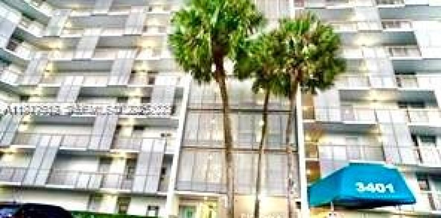 Кондоминиум с 1 спальней в Авентура, Флорида № 1986280