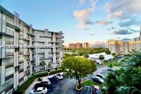 Снять в аренду кондоминиум в Авентура, Флорида 1 спальня, 68.84м2, № 1986280 - фото 3